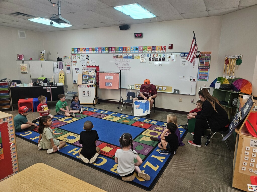 CSDESCoyotes's tweet photo. Thank you to our Ottawa guest reader, Austin, for reading in Mrs. Jago’s preschool class today! Our students loved the story time and enjoyed the special visit. We appreciate you sharing your time and love of reading with our littlest learners! ❤️📖 https://t.co/D91Y7Z4ihr