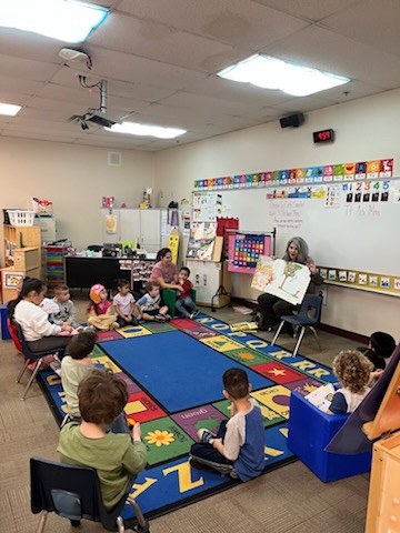 CSDESCoyotes's tweet photo. Thank you to our guest reader, Michelle, for reading to Mrs. Jago’s preschool class! Our students loved listening to the story and sharing in the joy of reading together. We appreciate you spending time with our littlest learners! ❤️📖 https://t.co/5DJpb27AnV