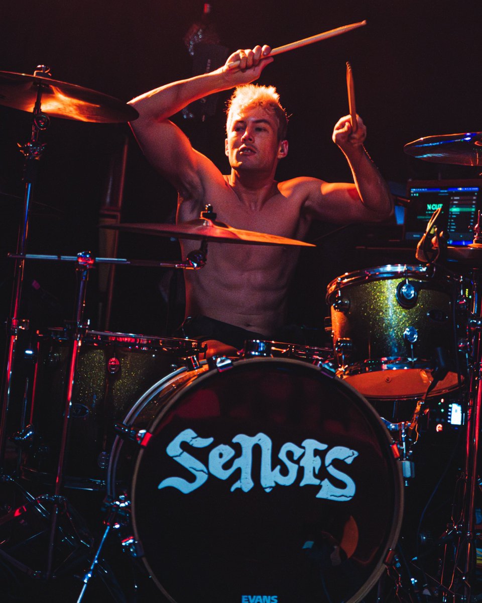 Red Hare Images tweet media