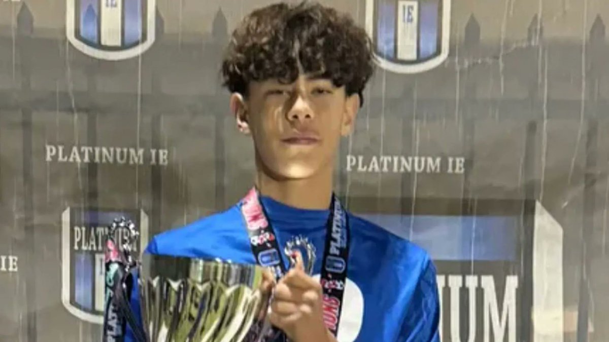 Encore une autre victime des injections de dépopulation des Américains. Adriel Enriquez, un jeune joueur de soccer de 12 ans, est décédé après avoir subi un arrêt cardiaque soudain le 27 février dernier lors de l'entraînement à San Bernardino, en Californie.