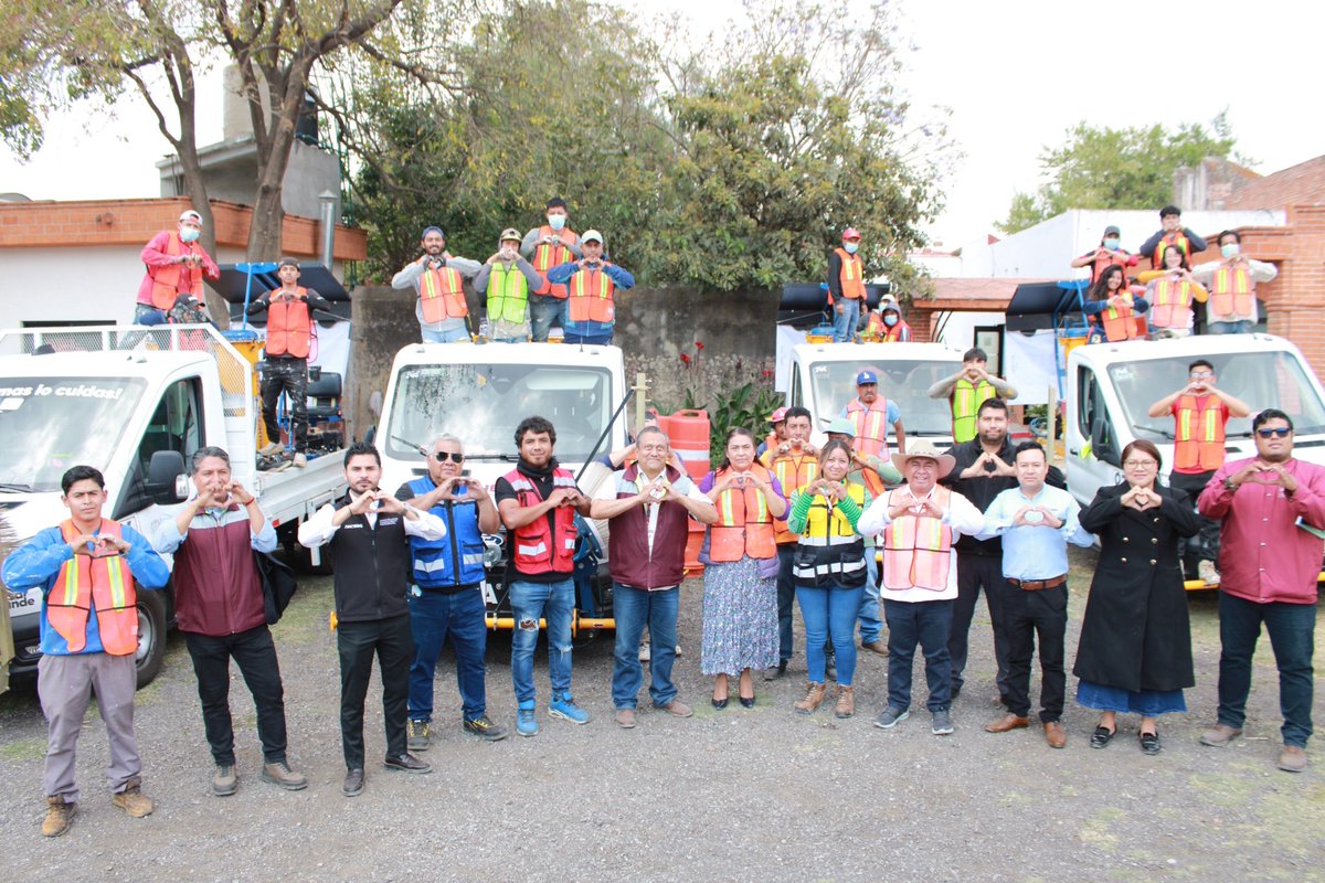 GeoPacheqo's tweet photo. Gracias al trabajo coordinado del gobernador, @armentapuebla_ y de nuestro Presidente, iniciaron los trabajos de señalización y pintura en la cinta asfáltica del tramo que comprende de Los Pilares a Casa Blanca, acciones que permitirán mejorar la seguridad vial, la movilidad https://t.co/Nsj5xWB9ED