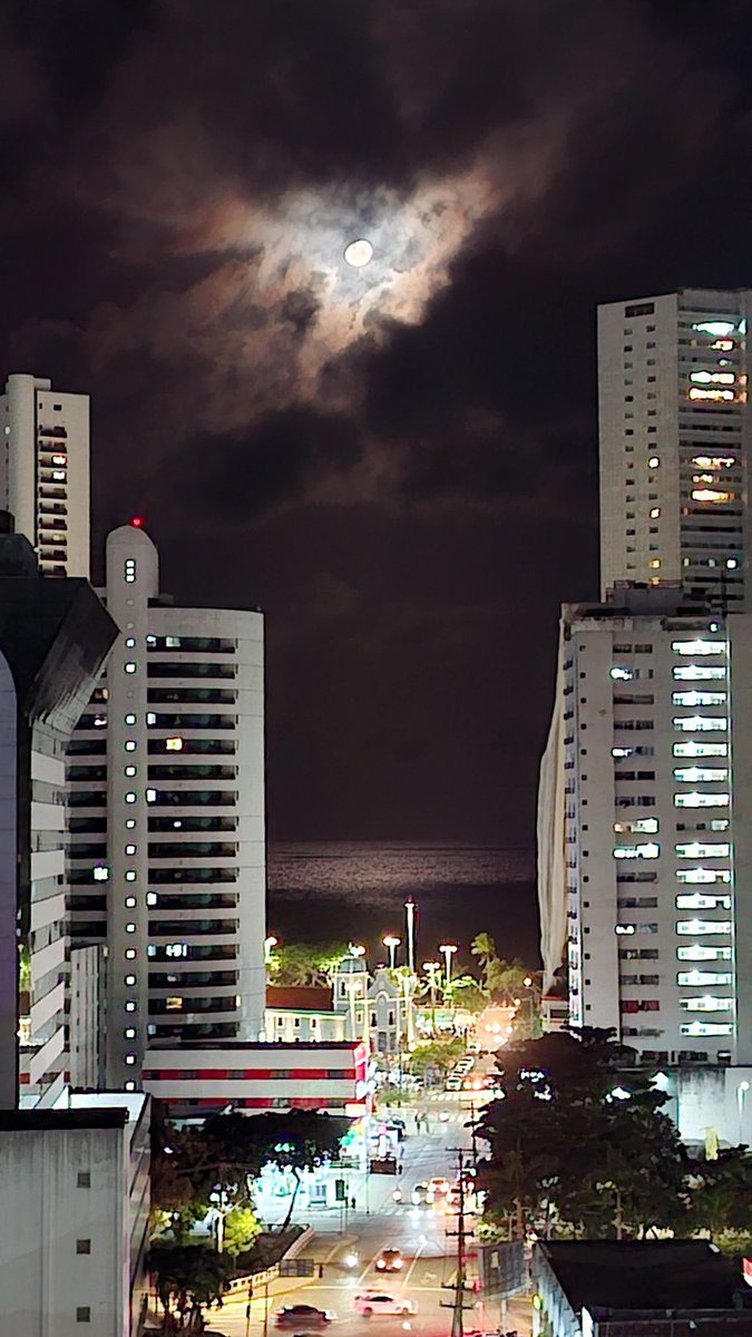 diegodoparalelo's tweet photo. Oi, Dona Lua! https://t.co/jx3M1bexLM