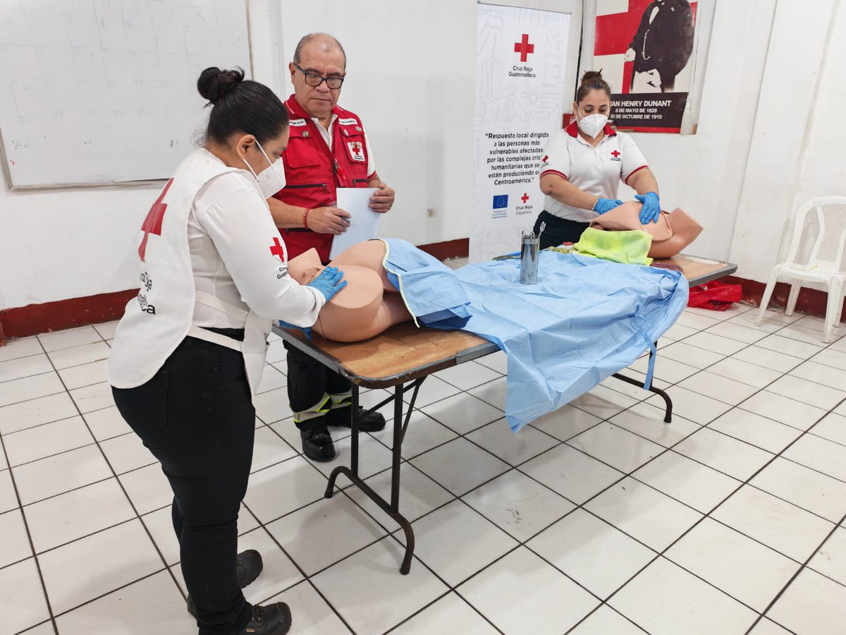 👶 #CruzRojaGT capacitó en el Taller de Atención de Partos a Voluntarios de Tecún Umán en Ayutla, San Marcos, con el fin de brindar una atención de calidad a la población. Con apoyo de <a href="/eu_echo/">EU Civil Protection & Humanitarian Aid 🇪🇺</a> y <a href="/CruzRojaEsp/">Cruz Roja Española</a>.

No Podemos Parar, Afuera Nos Necesitan