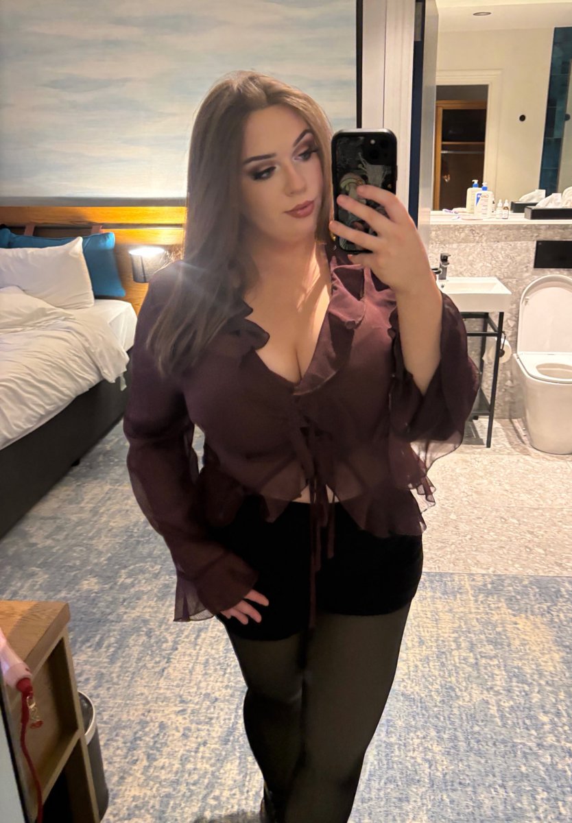 Lorna 🔮 tweet media