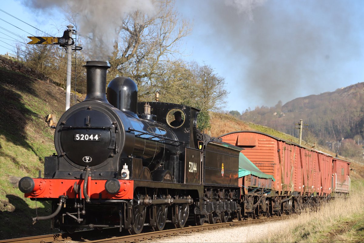 mattywalker071's tweet photo. 52044 whith the 30742 photo charter passing oakworth mound 3rd march 2026 https://t.co/j1qg8LSbHH