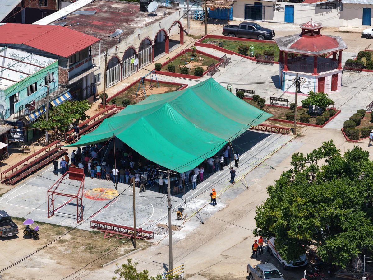 2️⃣ En San Juan Bautista #LoDeSoto y Santiago #LlanoGrande, arrancó la construcción de techados en espacios públicos como parte de la estrategia #LaCostaDePie, dando respuesta a las afectaciones del huracán Erick.