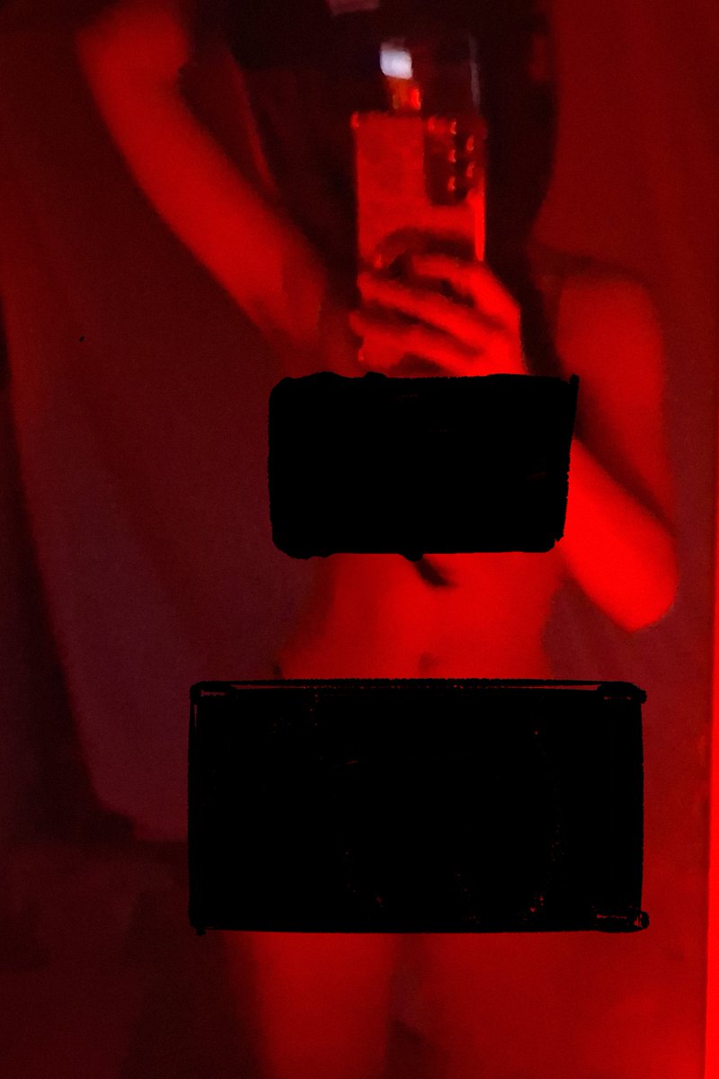 Redlacks_'s tweet photo. What people missed on tonight live.
#onlyfans #helmet #bikerbabe 
https://t.co/KdjN84Xcy9 https://t.co/4oeCaBhRdN