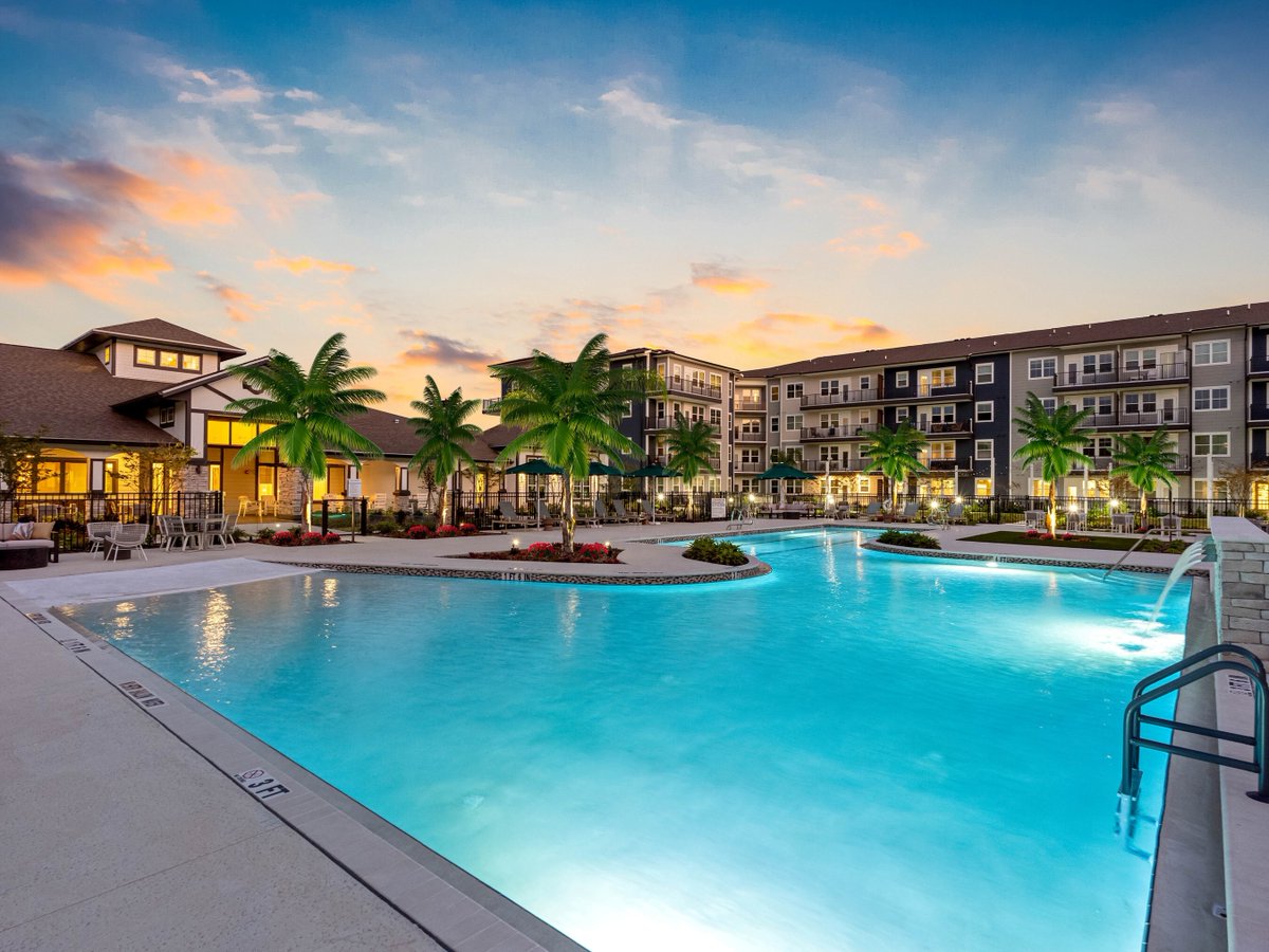 luxurylifestyle's tweet image. JBM Exclusively Lists Soléa Wellen Park in Venice, FL (Sarasota MSA) - A Luxury, 55+ Adult Community luxurylifestyle.com/headlines/jbm-… #apartments #residences #seniorliving #realestate