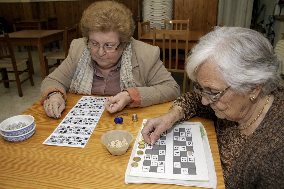 🇪🇸 | Prohíben a un club de jubilados jugar al bingo con cartones de 20 céntimos bajo amenaza de una multa de hasta 60.000 euros. 

La Ertzaintza irrumpió en un hogar de jubilados del barrio bilbaíno de Santutxu para comunicar a los ancianos que no podían continuar organizando