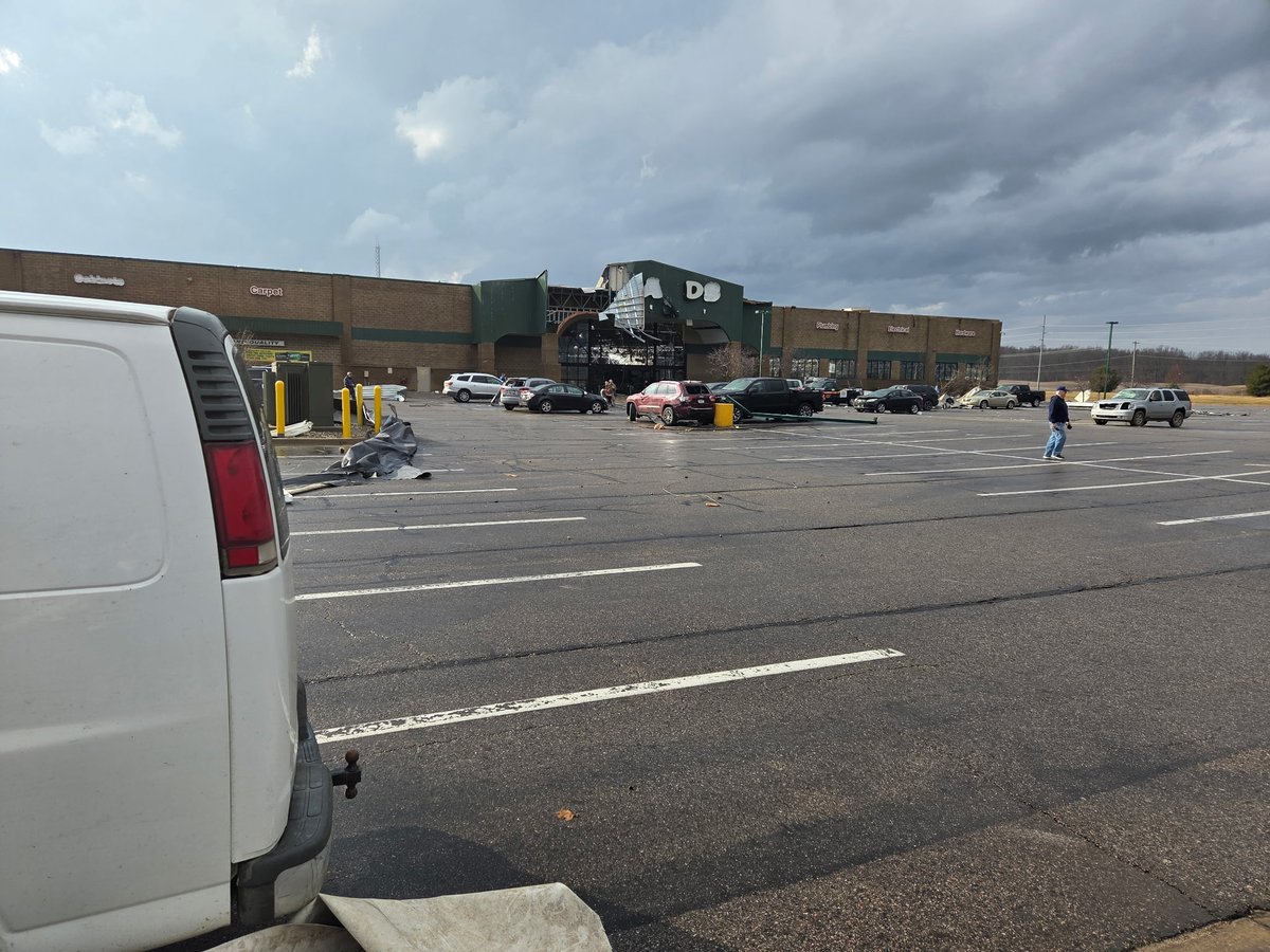 wwmtnews's tweet image. The Menards in Three Rivers was heavily damaged after a tornado swept through the area Friday afternoon. We have been sent countless pictures and videos (thanks to our viewers) of today's severe weather and have multiple crews out investigating the affected areas.

Photo by Tom