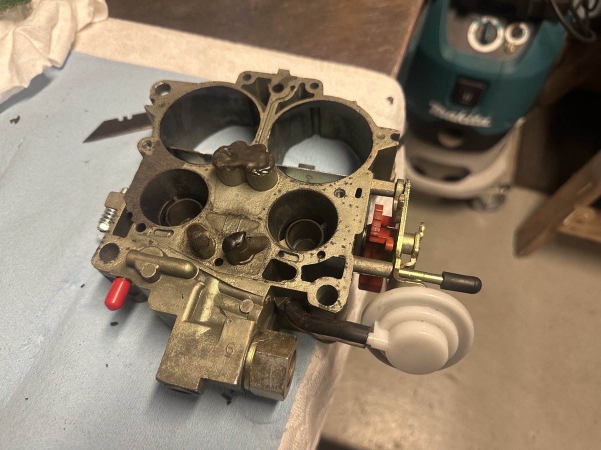 ScullyDamien's tweet image. Quadrajet rebuilding today.
Putting kits through both my carbs. Great way to spend a Saturday. 👌🔥🇦🇺
#HomeBuilt #BackyardMechanic #Chevy #Quadrajet