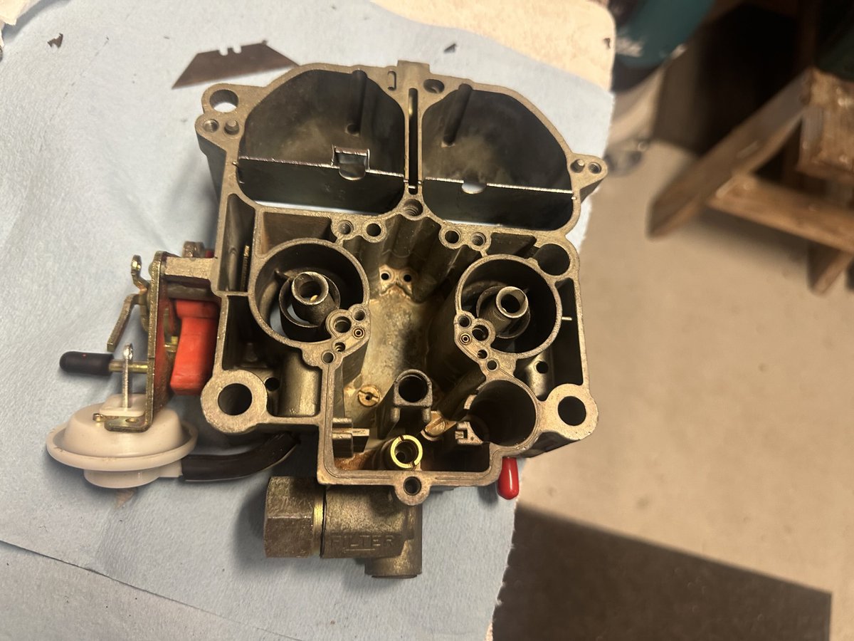 ScullyDamien's tweet image. Quadrajet rebuilding today.
Putting kits through both my carbs. Great way to spend a Saturday. 👌🔥🇦🇺
#HomeBuilt #BackyardMechanic #Chevy #Quadrajet