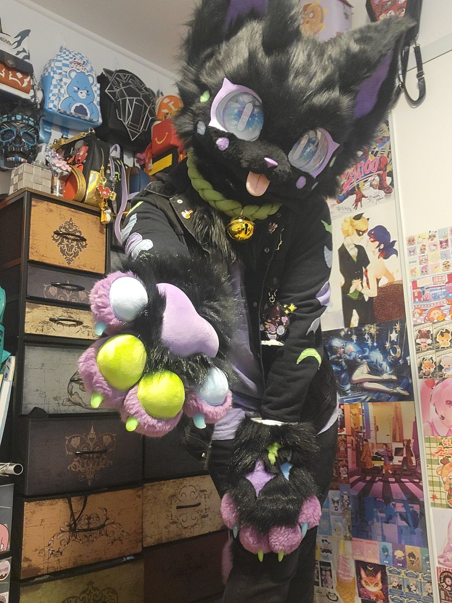 _Slodka_Patka_'s tweet photo. Let's go do crimes together!
#FursuitFriday https://t.co/hl6g4phMxG