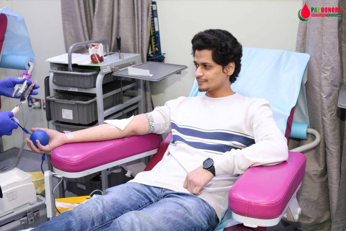 pakdonors's tweet photo. نظّمت جمعية المتبرعين بالدم الباكستانية حملة للتبرع بالدم في بنك الدم المركزي في الجابرية لدعم المخزون الاستراتيجي لبنك الدم الكويتي، وذلك نظرًا للظروف الحالية. 

#دمنا_واحد #الكويت #الكويت_الله_حافظها #الكويت_بحفظ_الله #PAKdonors #pakdonors #kuwait 

@KwBloodBank https://t.co/BuBFsRh8Wo