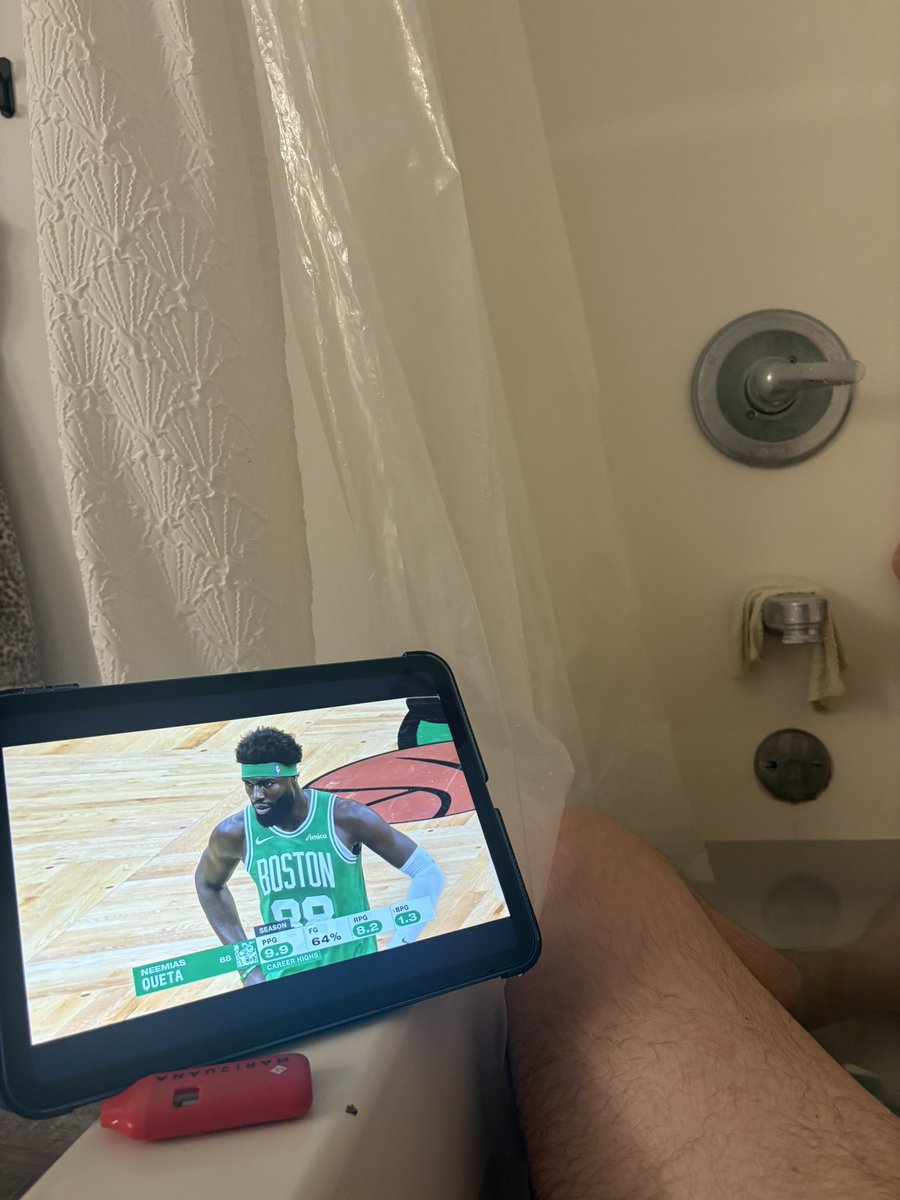 i need help tweet media