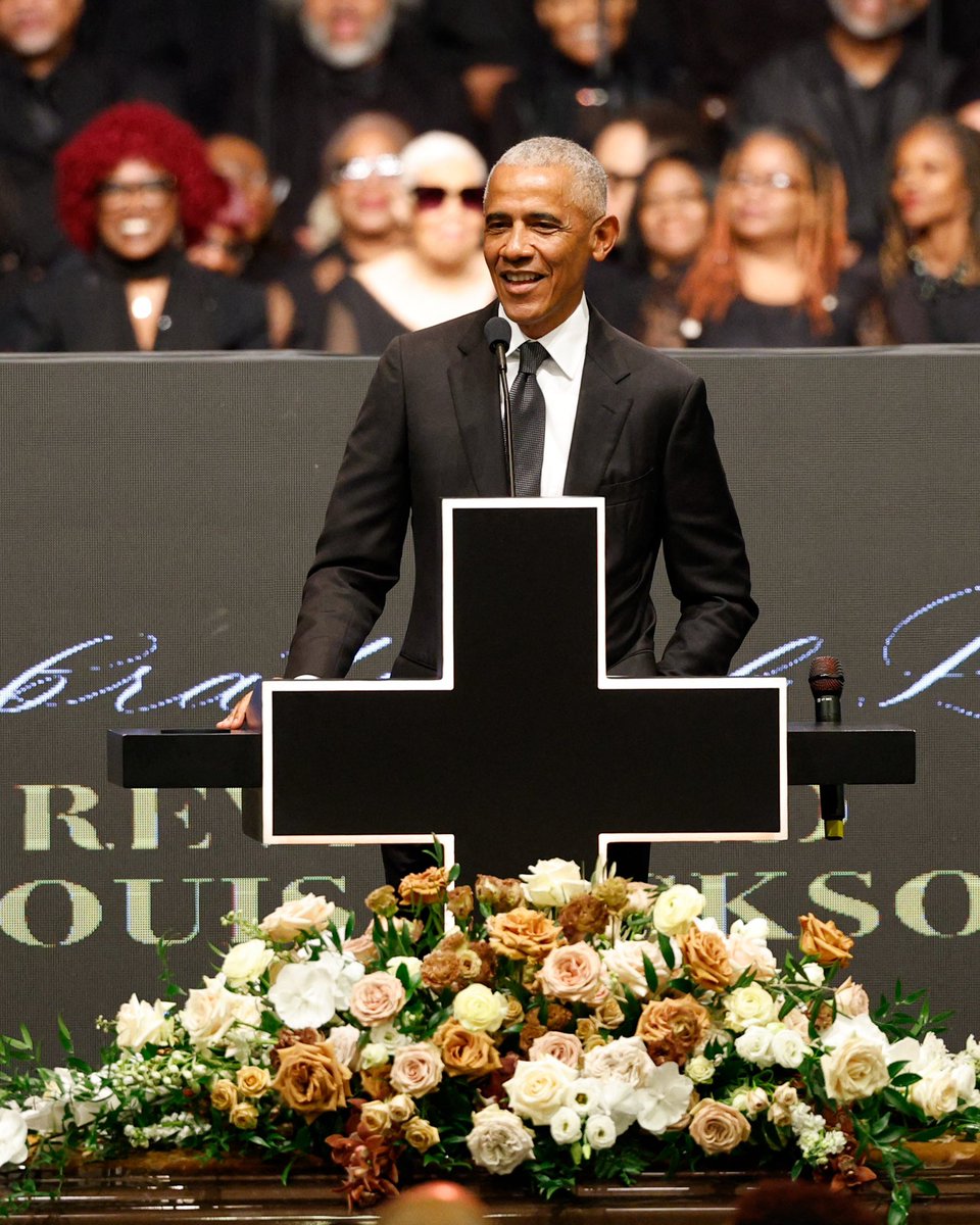 Complex's tweet image. Former President Barack Obama joined Joe Biden, Bill Clinton, former Vice President Kamala Harris, and others in Chicago to honor the late civil rights leader Rev. Jesse Jackson at his memorial service.

RIP to the legend Rev. Jesse Louis Jackson Sr. 🕊️🙏