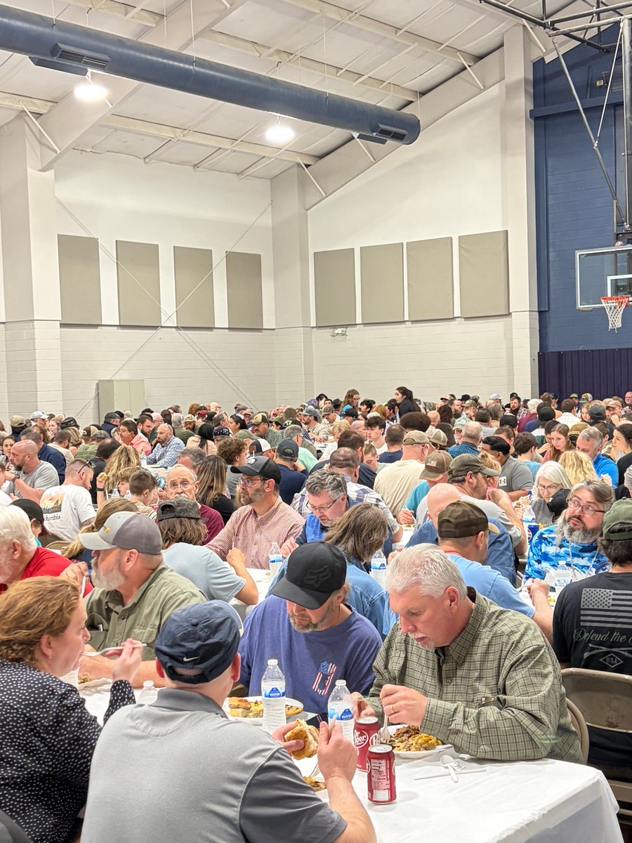 sparris1's tweet photo. Amazing start to the Wild Game Dinner!! Giant crowd and good food!! Thankful for the incredible volunteers at Franklin Heights Church that make it possible!! https://t.co/vjG4fc7YyW