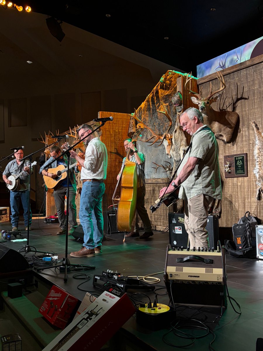 sparris1's tweet photo. Amazing start to the Wild Game Dinner!! Giant crowd and good food!! Thankful for the incredible volunteers at Franklin Heights Church that make it possible!! https://t.co/vjG4fc7YyW