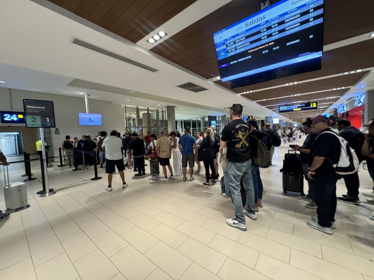 anopenbooklife's tweet photo. Today, an attendant did not show up for flight 1518 in PUK and #united canceled the flight to EWR. I paid and rebooked on air Canada and United staff won’t get me out of terminal. Terrible service https://t.co/5wbCsK1Z1Q