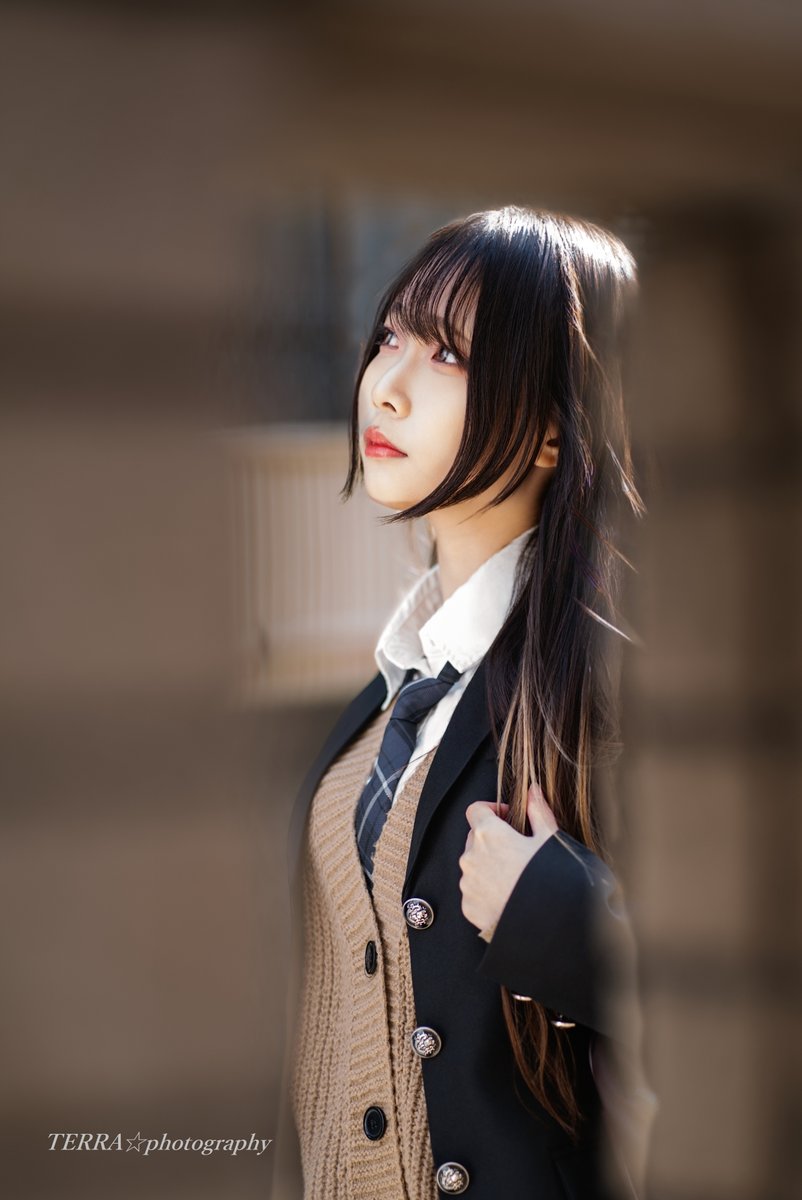 「遠い日」 
Model：夢咲せりなさん 
Location：渋谷区 
<a href="/yumesaki_selina/">夢咲 せりな</a>
<a href="/femto_munimu/">femto</a>
#portrait 
#femto_street 
#SONY 
#SAMYANG 
#75mmF18FE