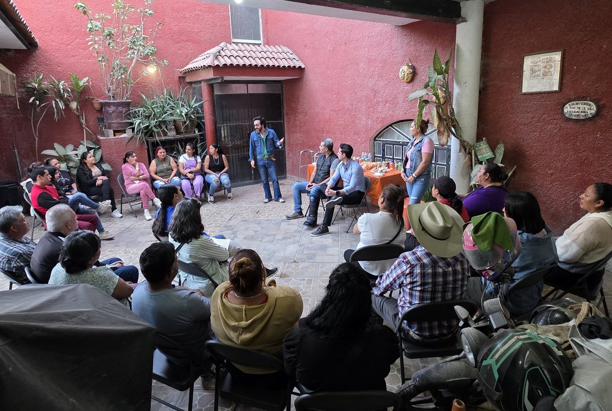 Oscaramirezca's tweet photo. No nos detenemos en recorrer las colonias de Zapopan

 Muchas gracias a las vecinas y vecinos de La Noria por recibirnos y por ser aliados para trabajar en equipo por su colonia. 🫱🏻‍🫲🏼

#Zapopan #Colonias #TrabajoEnEquipo #AmigasYAmigos #Jalisco https://t.co/AqFR4w1yCm