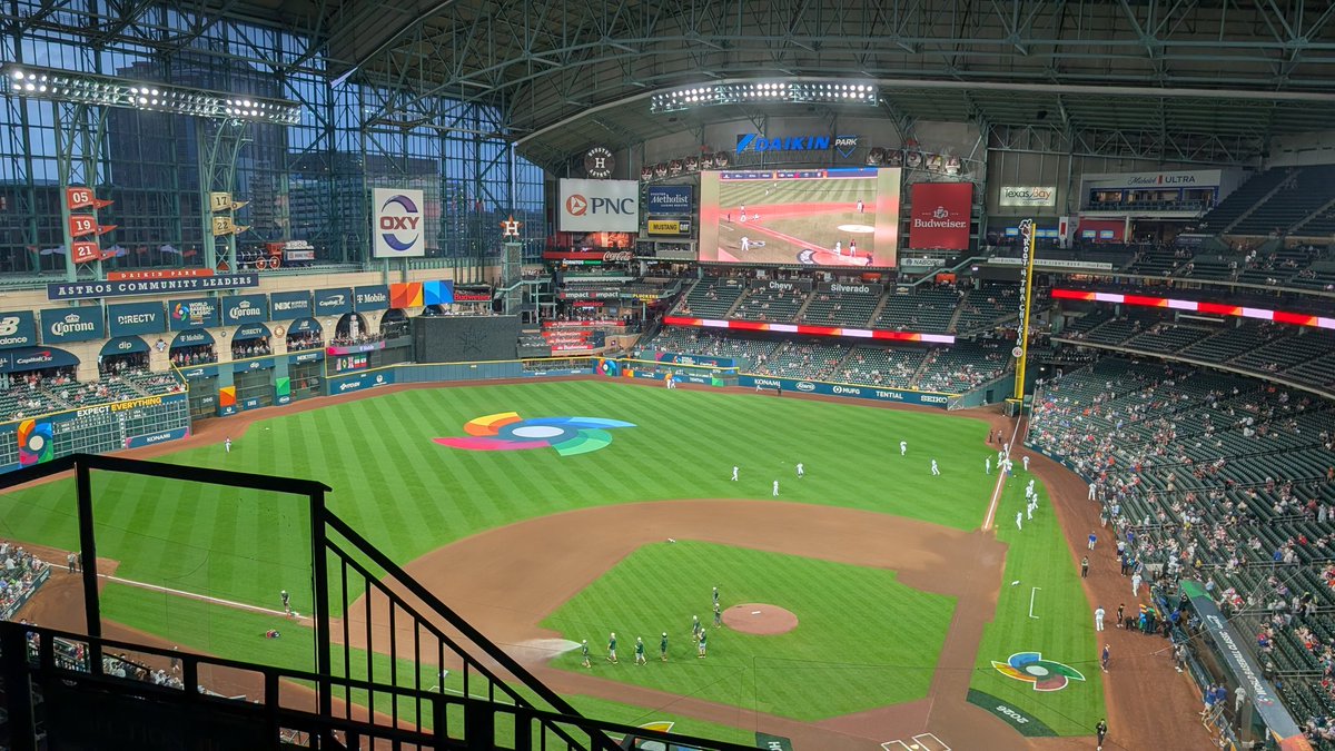 PlayedSun's tweet photo. WBC Round 1, USA vs Brazil https://t.co/7mVmEMm9yU