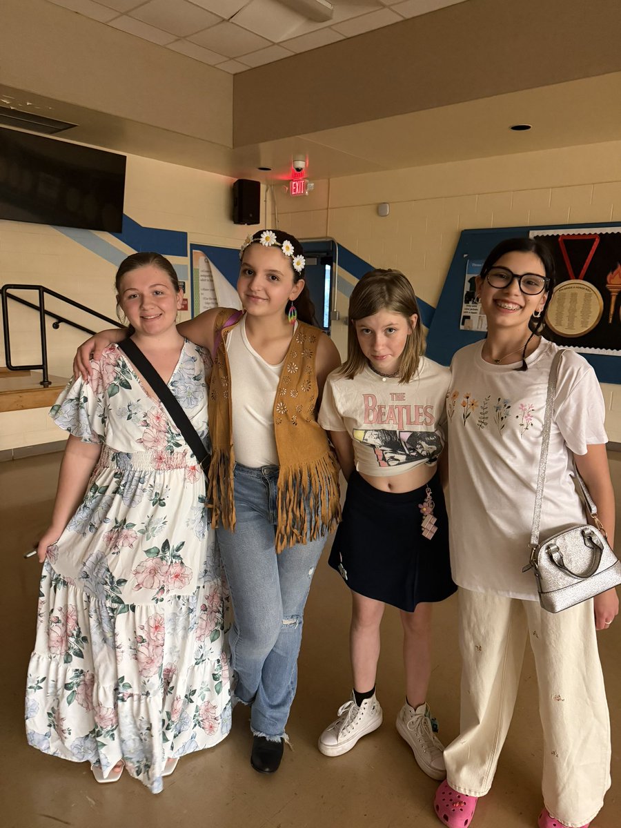 Three Oaks Middle tweet media