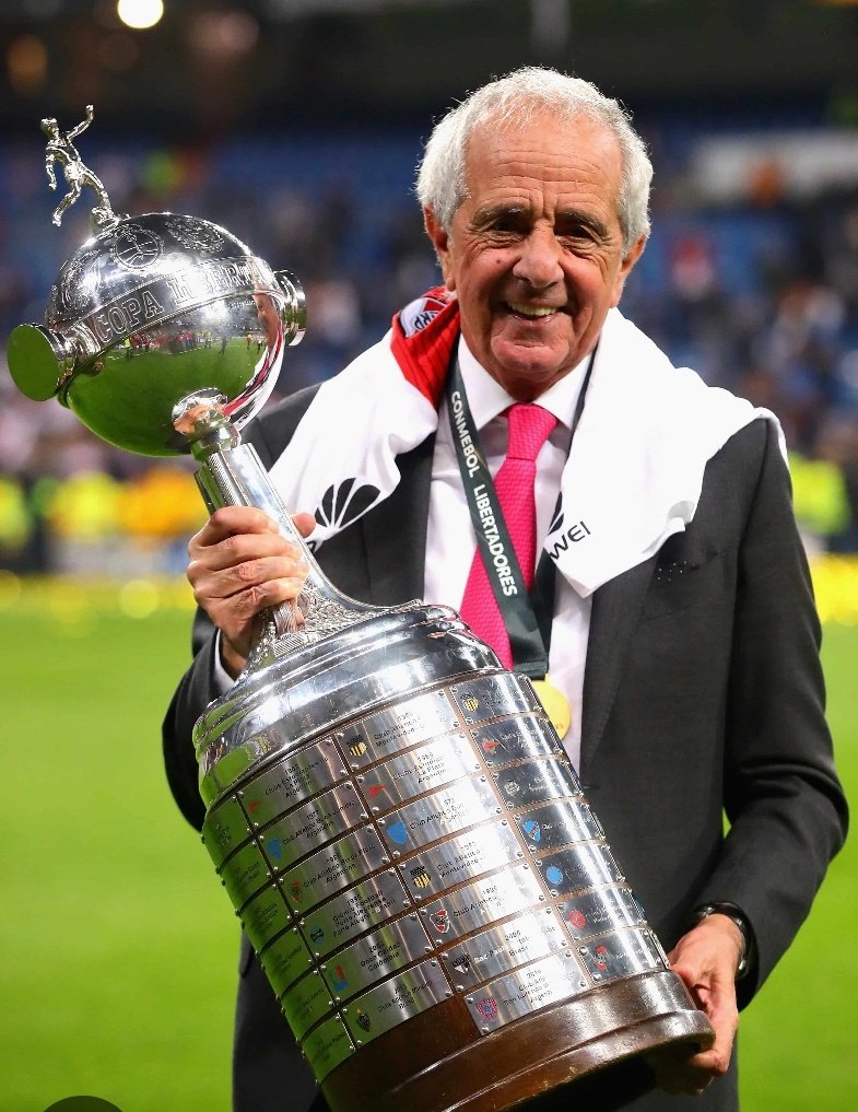2014: Gol anulado a Gigliotti por árbitros de D'ONOFRIO.

2015: D'ONOFRIO viaja a Paraguay y, ESCRITORIO ON. 

2018: Le perdonás la vida a D'ONOFRIO y definís la final SIN ESCRITORIO.

2026: Quiere a D'ONOFRIO como Presidente de AFA.

Si el hincha lo vota a Macri está loco posho.