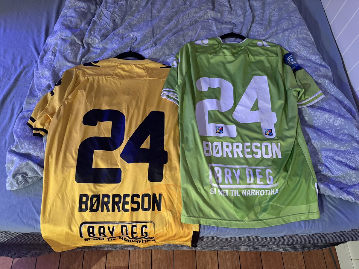 JonnyMackaronny tweet media