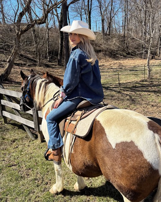 "Best day ever on the ranch in Tennessee Sunshine filtering through bare trees, good horse under me, and that quiet freedom only trail time brings. Nothing resets like this. What's your favorite ranch or trail moment lately?