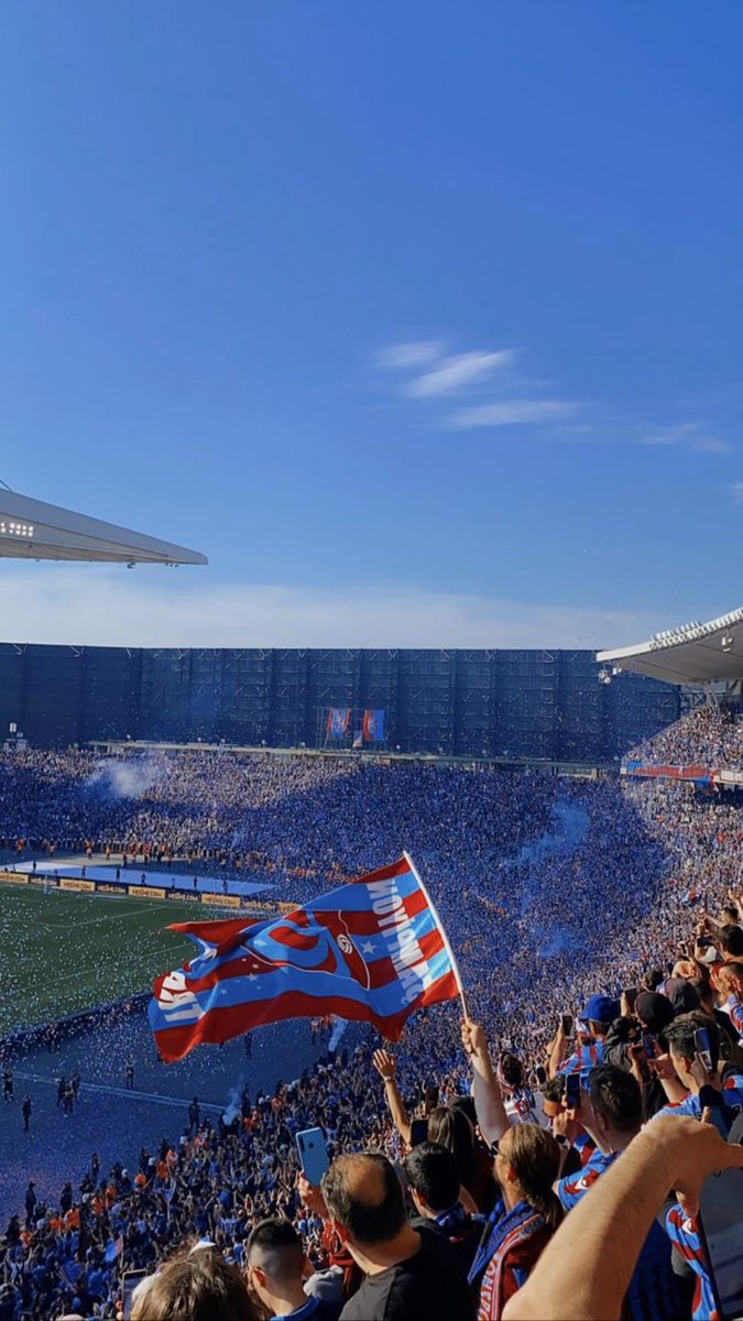 Surastc_'s tweet photo. @iamhelenuki Tabiki Trabzonspor ❤💙
https://t.co/9xs6xQku2p https://t.co/PDW24Vvsk0