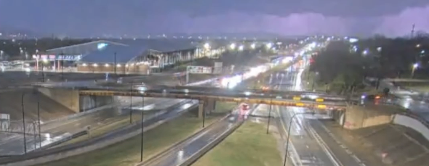 weathertrackus's tweet image. Tornado ongoing in the North Tulsa, OK suburbs!

TAKE COVER NOW!