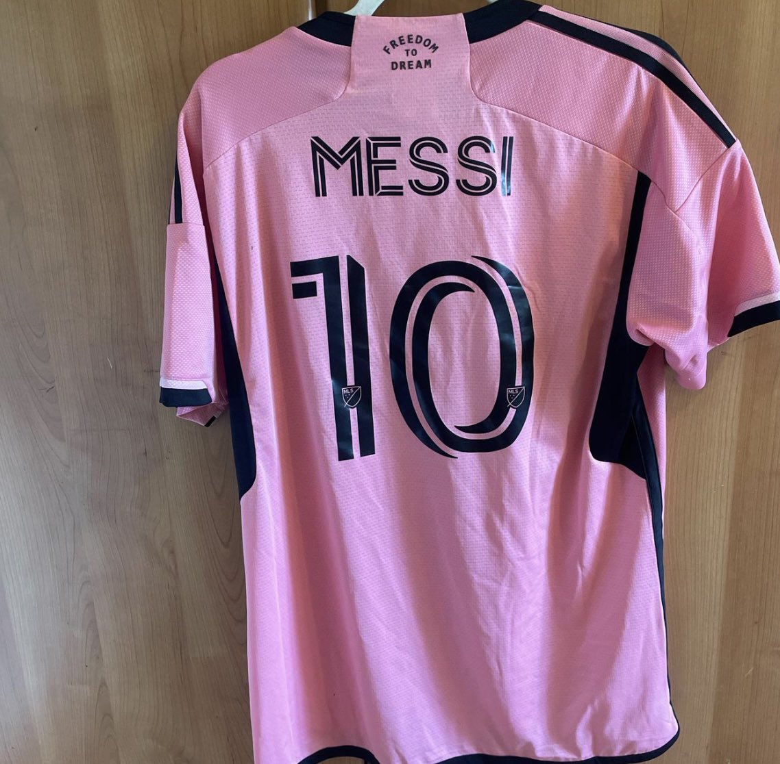 JordanS1872's tweet photo. @ellis_platten @FBAwayDays @knockemdownes @The_Kitsman @TheyThinkKits @actualkits 
Authentic player Inter Miami size Large
Selling €55 
Condition 10/10(no tags) https://t.co/YiNWi6XBmC