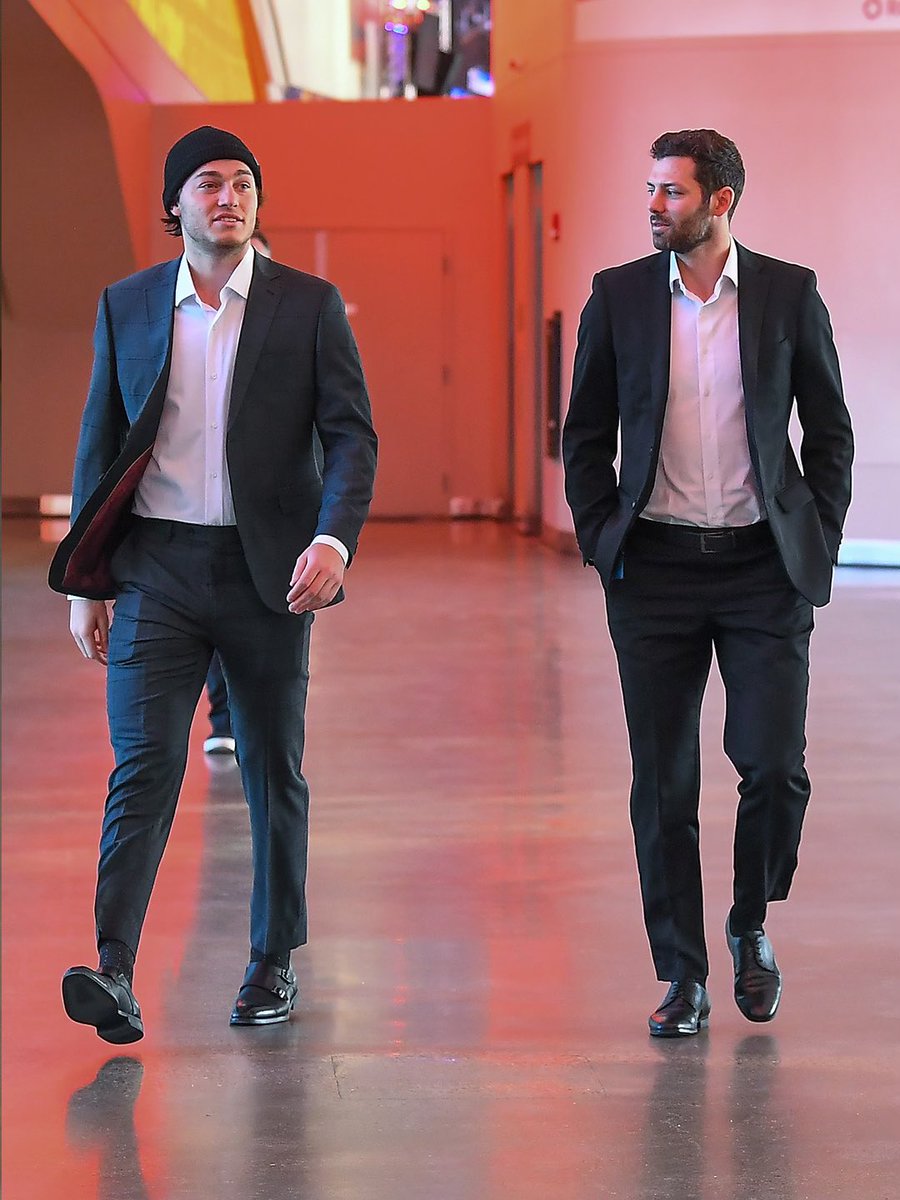 EdmontonOilers's tweet image. Arriving in style 🕺 #LetsGoOilers
