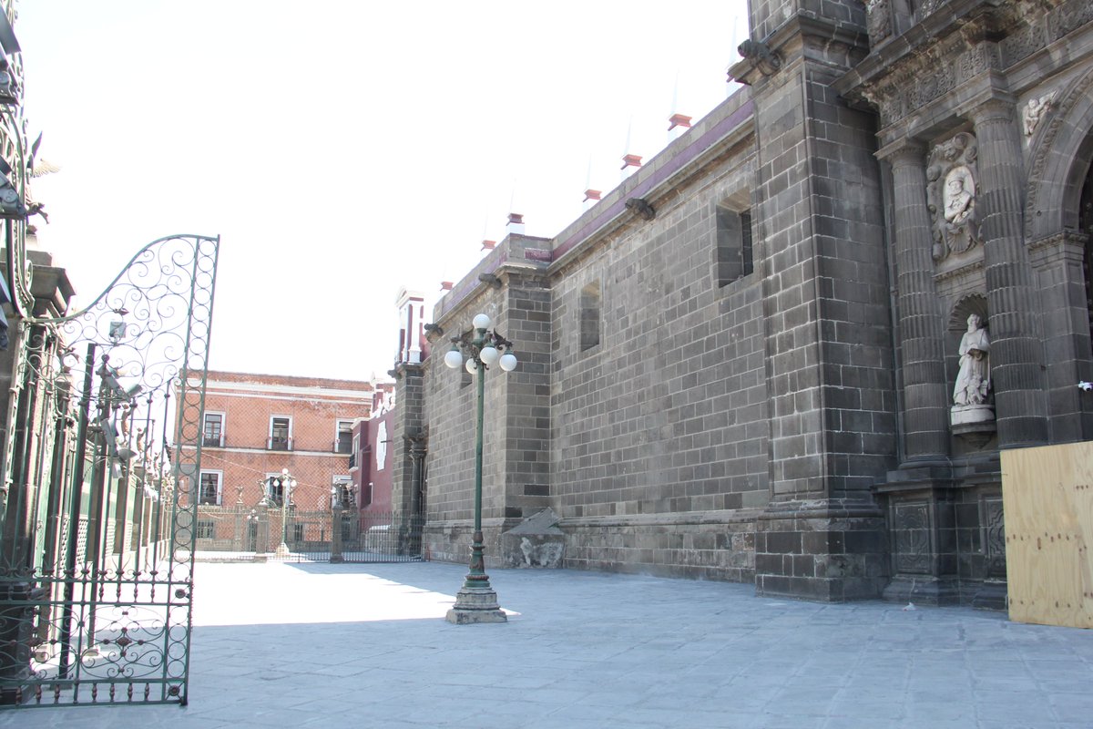 larevista_unica's tweet photo. @Arqui_Puebla @SemiPalafoxiano @Titomino @Arqui_Puebla @SemiPalafoxiano
#fotogalería #galeríaúnica #Puebla #Catedral #atrio
#fotos: Miguel Ángel Huerta @Titomino #único 📸 https://t.co/Uu3QLPSZ1X
