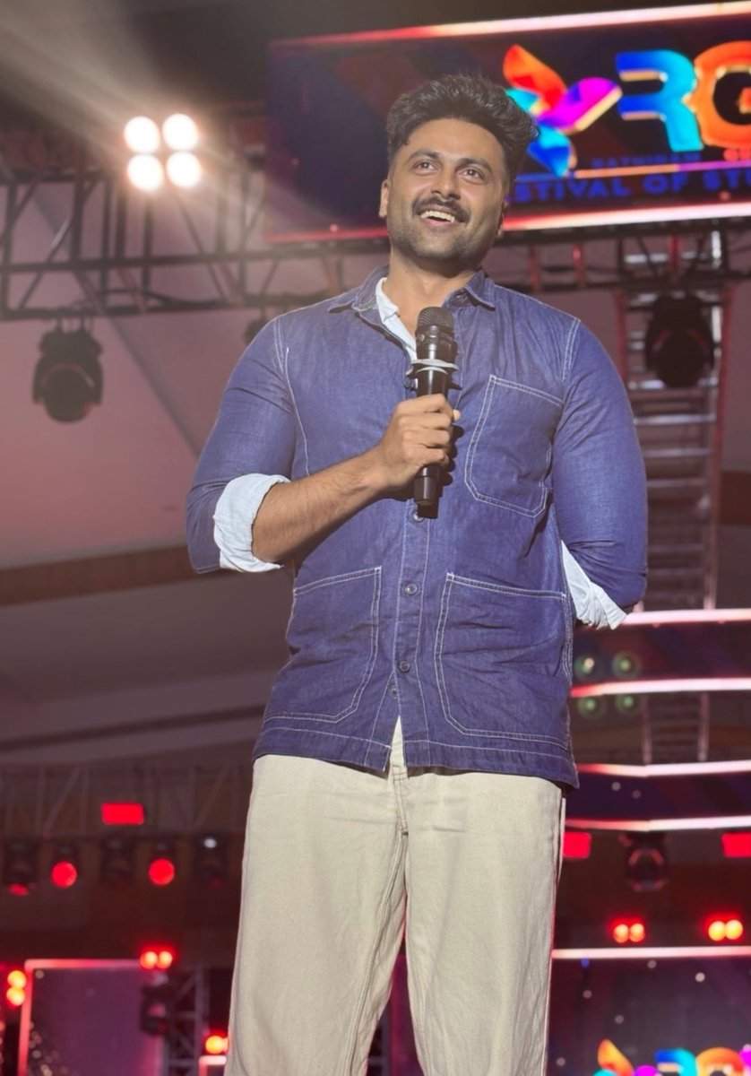 inspiringak's tweet photo. Yesterday’s college event clicks @i_amak 😎🤩🔥

#Ashwinkumar https://t.co/psaHm7DmQw