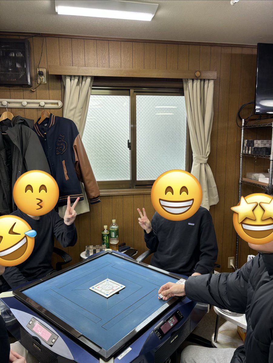 ayase_top's tweet photo. 週末の金曜日学生様無料で楽しく遊んでいただきありがとうございます。

引き続き平日は無料での御遊戯可能ですのでお気軽にお越しください。

変わりまして土日になります！
無料ではありませんが土日もお得に学生様ご遊戯可能となっておりますのでお気軽にご来店ください。

#足立区　#雀荘　#学生 https://t.co/BD0KKfXIhm