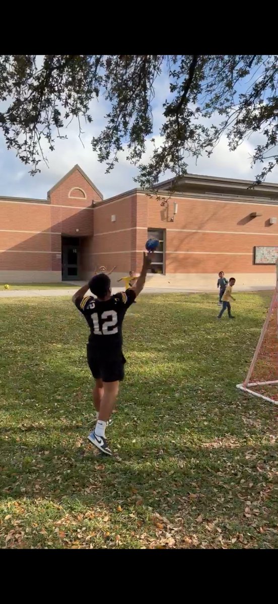 Coach Andrew Rohrs tweet media