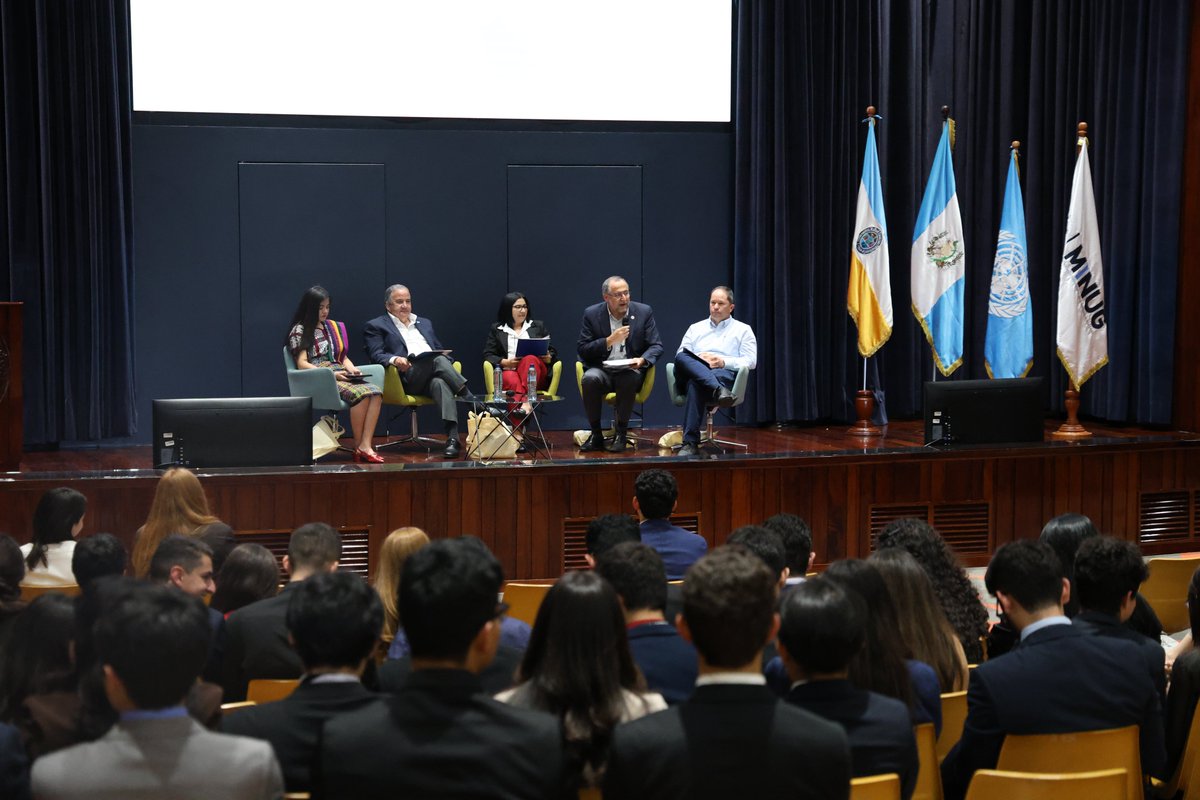 FAOGuatemala's tweet photo. La @FAO 🇬🇹 participó en el diálogo Pacto del Futuro: juventudes y generaciones futuras organizado por el Modelo Universitario de @ONUGuatemala, #MINUG junto con @onumujeresgt, @PNUDGuatemala y @OIMGuatemala en donde conversaron con más de 200 jóvenes. https://t.co/ECh4PzgjAW