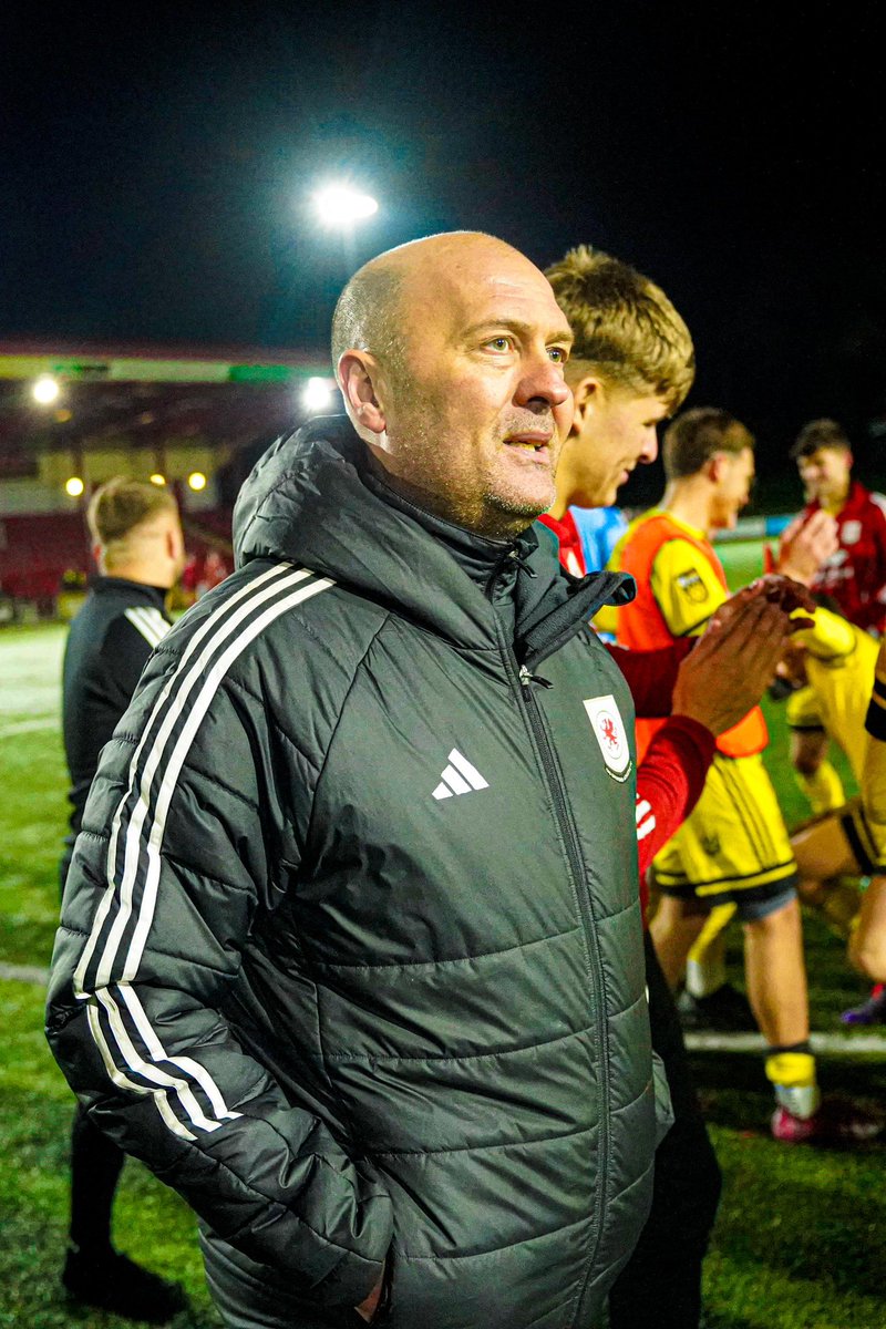 dylanevans.photos tweet media