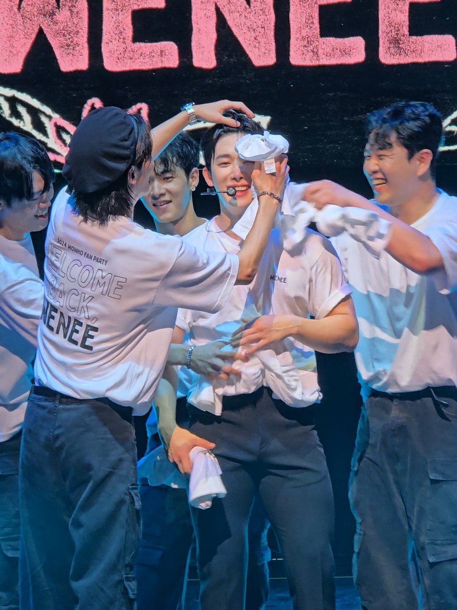 순둥하게 보살핌 받는 원호 조아