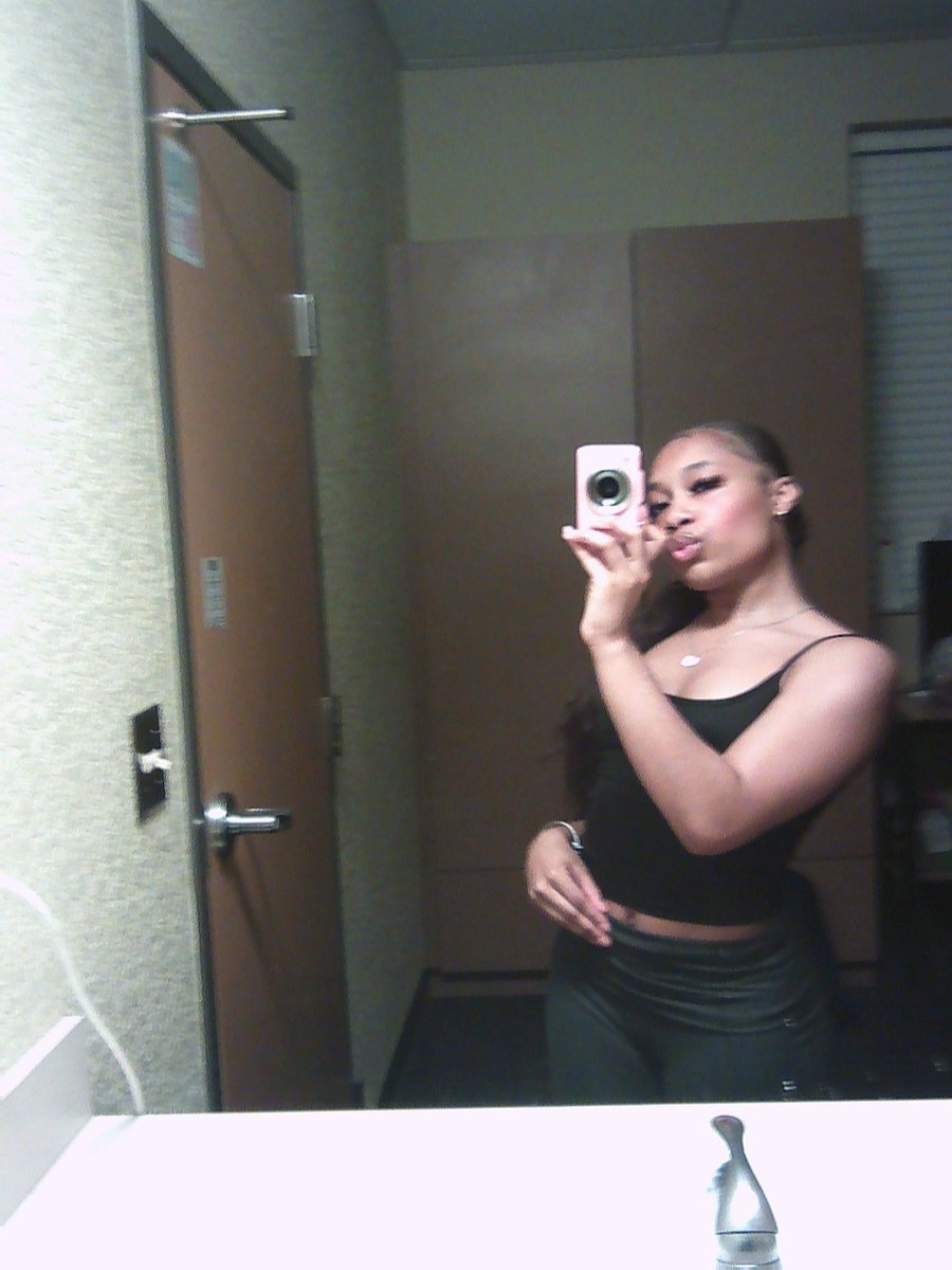 kamdollzz's tweet photo. love digi picssss https://t.co/Dhqj6IbAac