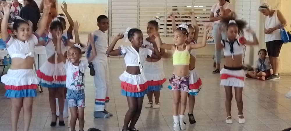 Los pioneros de mi #Guantánamo celebraron en el día de hoy el día internacional de la mujer, esa que sabe ser hija, madre, amiga, trabajadora, esposa, ama de casa y una excelente persona sensible y amorosa. <a href="/UJCdeCuba/">UJC de Cuba</a> <a href="/UJC__Guantanamo/">UJC Guantánamo</a>