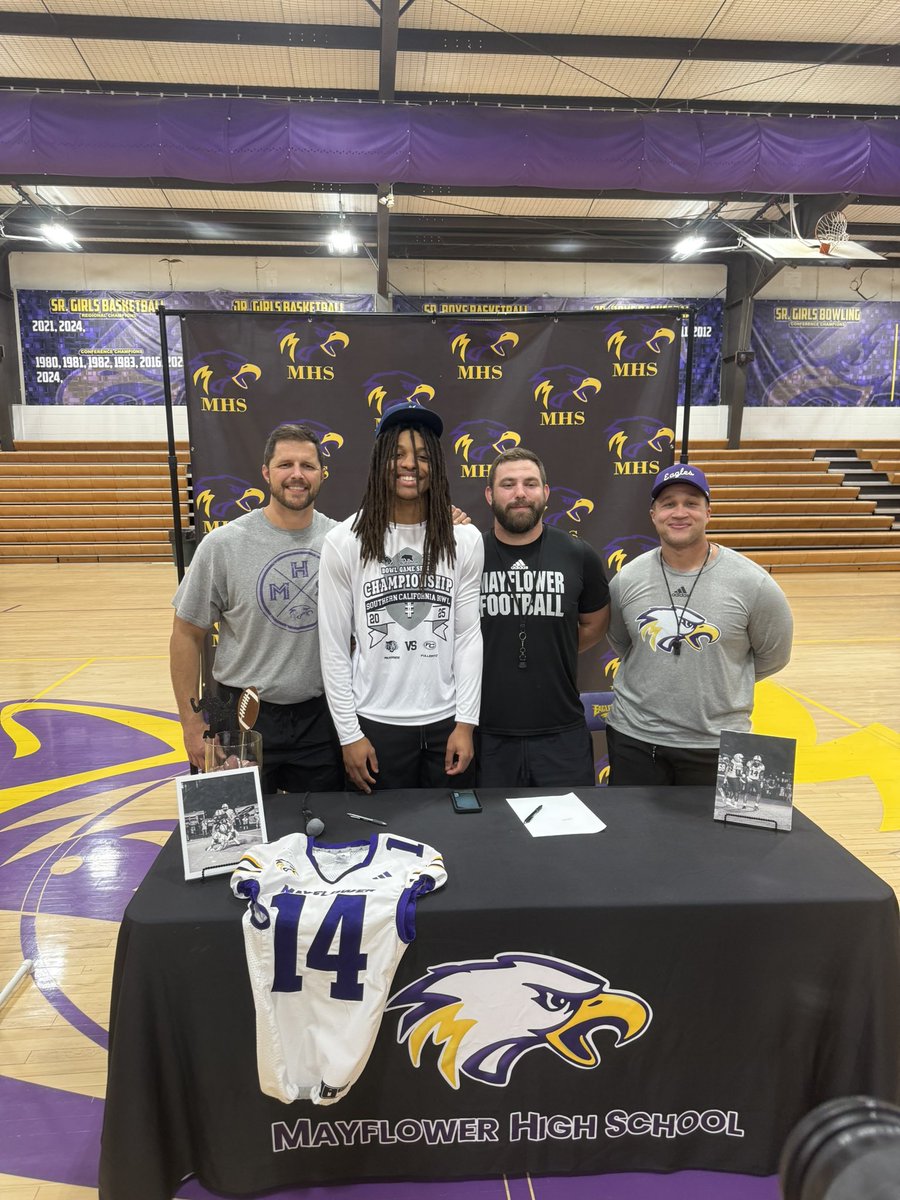 Mayflower Football tweet media