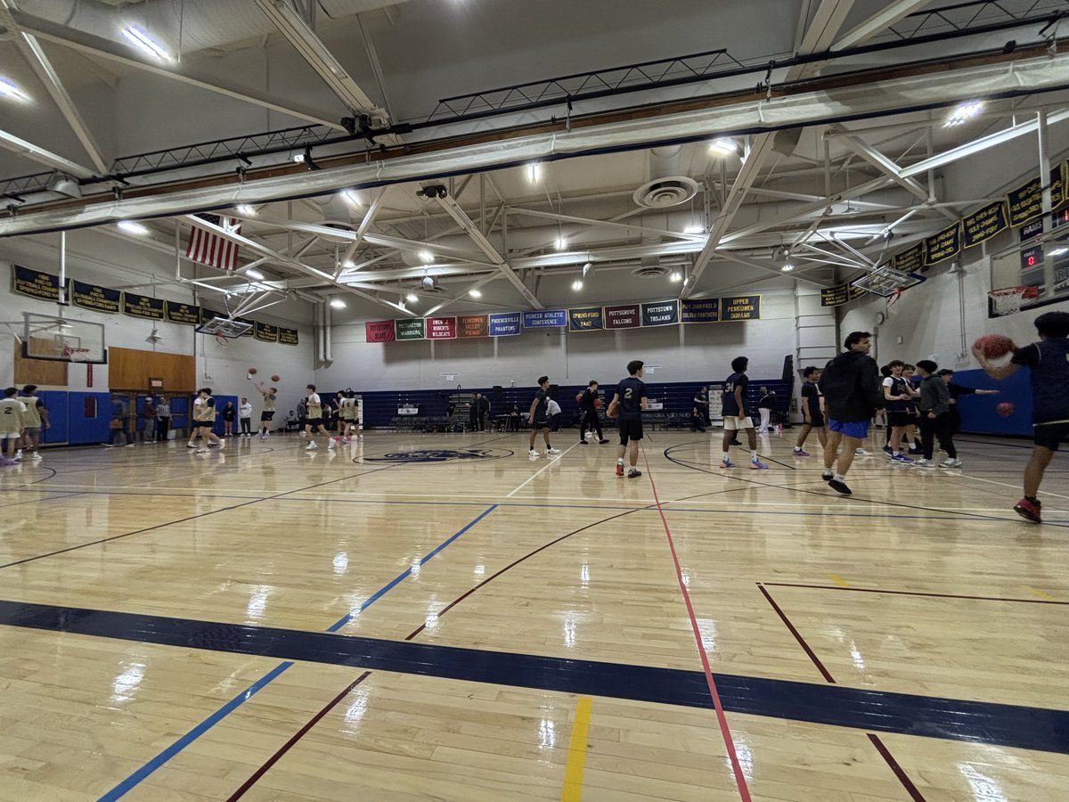 SFRecBall's tweet photo. 10 minutes till tipoff… ⏳ https://t.co/W79aUDRdtd