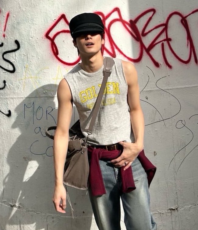 juyomifan's tweet photo. there has never been a sexier man…. https://t.co/qlWkbjpiy8