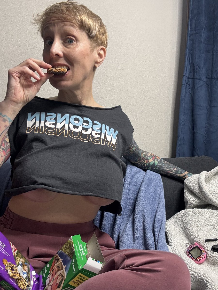 CrystalSugre's tweet photo. Girl Scout Season
#milf #eats #cookies #girlscouts https://t.co/0tRLYlyahR