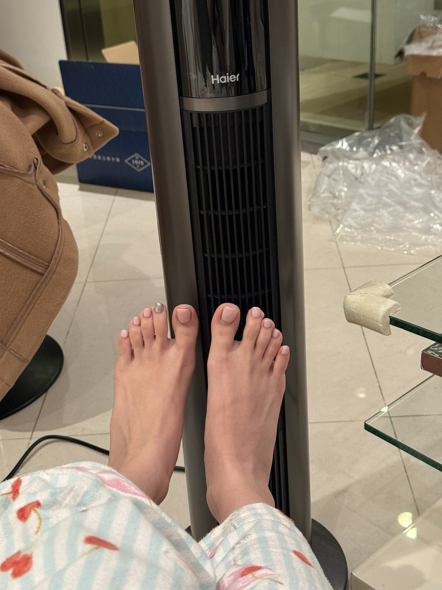 Jason20021101's tweet photo. 来了上海之后的脚一直都是冰凉的 https://t.co/YCT7KITpqi