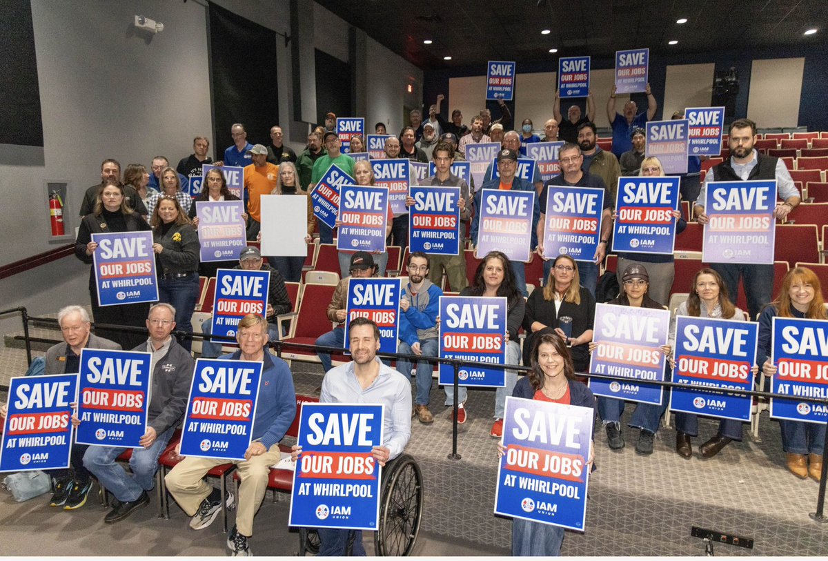 IAM_Union's tweet image. Labor members, community leaders, and elected officials came together today in solidarity with IAM Local 1526 members facing layoffs at Whirlpool. 
 
They deserve respect and dignity. We will not stop fighting for justice. #UnionStrong