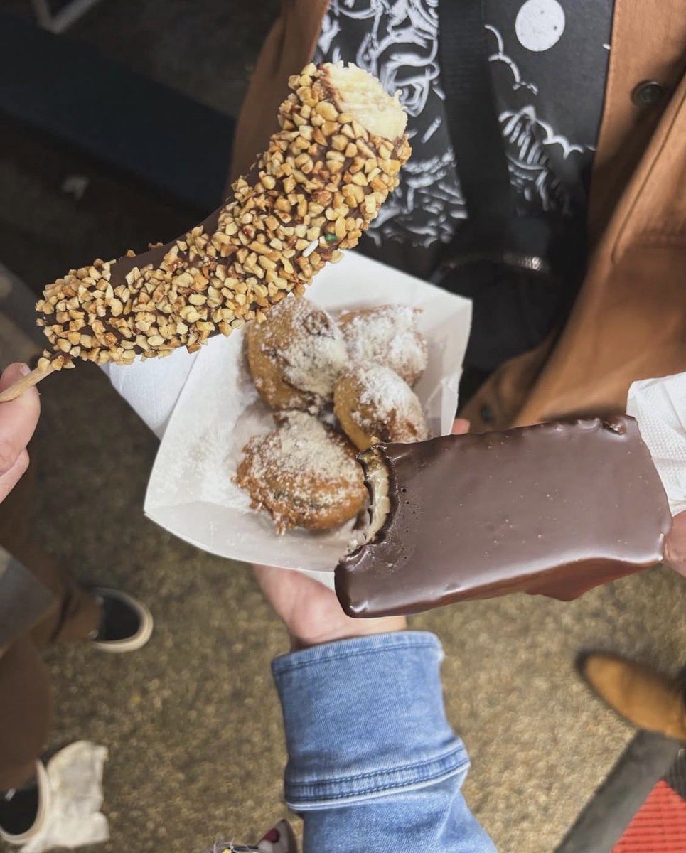 im_thebolter's tweet photo. It's rodeo season! Yep those are fried Oreos @ambii_violence
#CLRN https://t.co/YOlaDsfa60